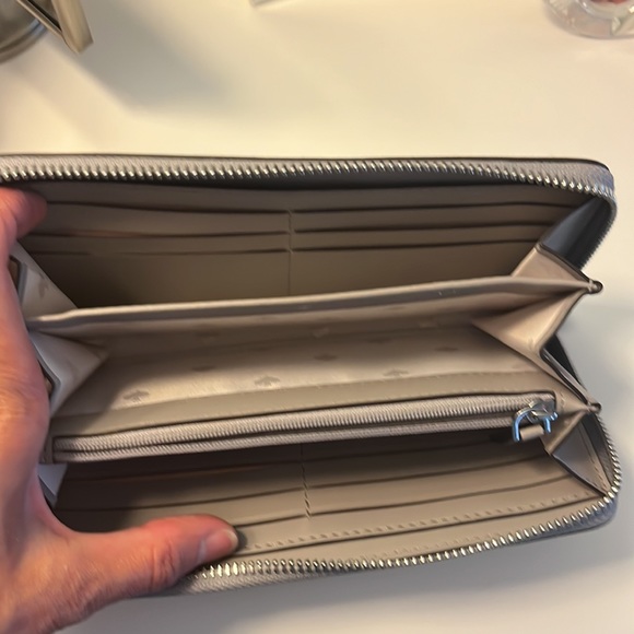 Michael Kors wallet in excellent condition.  No signs of wear. - Picture 4 of 4